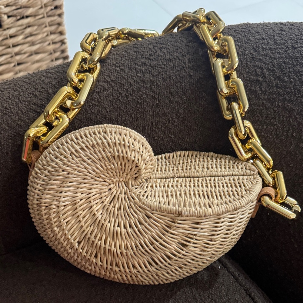 Poolside Conch Shell Bag